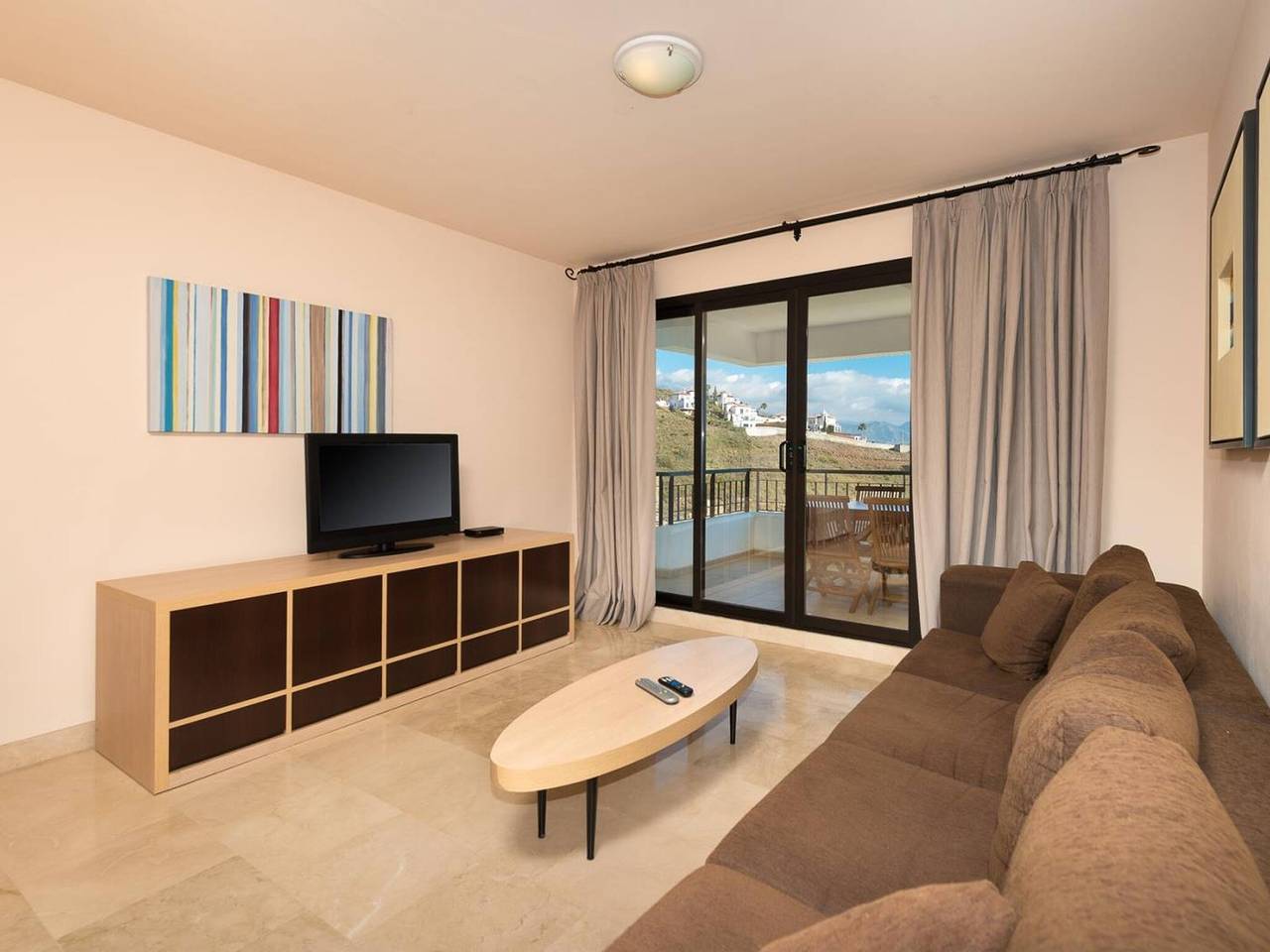 Appartement entier, Appartement de 2 chambres avec vue latérale mer in Torrox Costa, Torrox