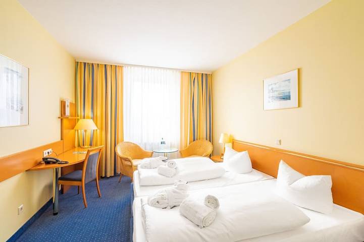 Doppelzimmer mit Stadtblick - Arkona Strandhotel 4 Sterne Superior - direkt am in Ostseebad Binz, Binz