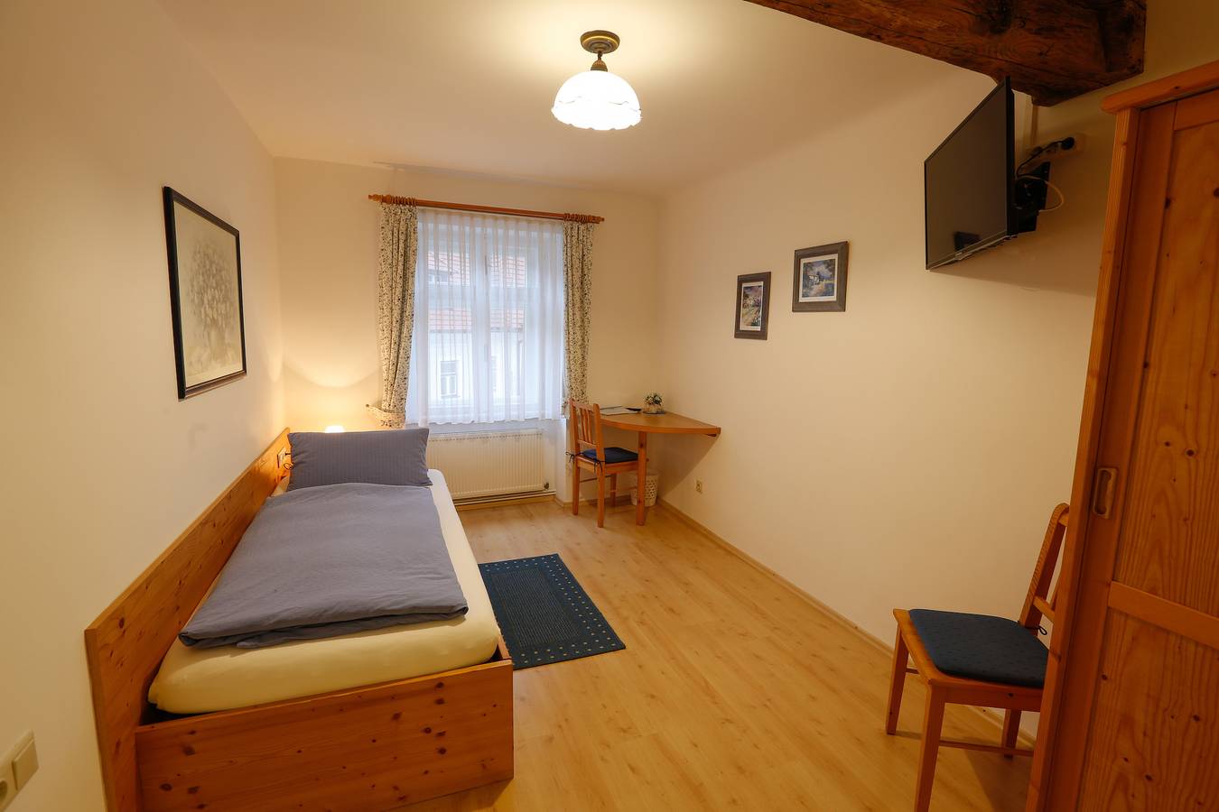 Ganze Ferienwohnung, Gästehaus Huber - Einzelzimmer mit kostenfreiem Wlan in Weißenkirchen in der Wachau, Bezirk Krems an der Donau-Land