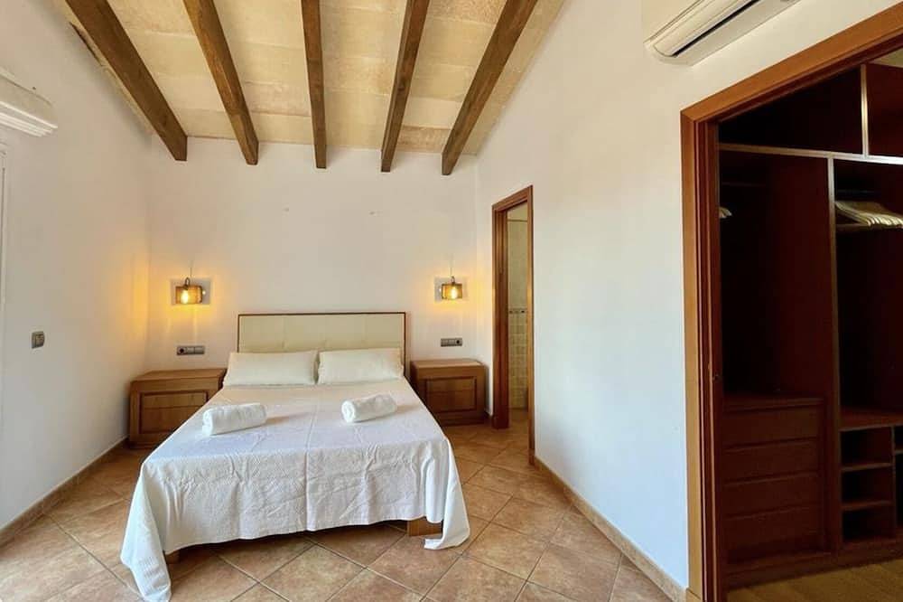 Villa En Blanes in Cala Blanes, Ciutadella