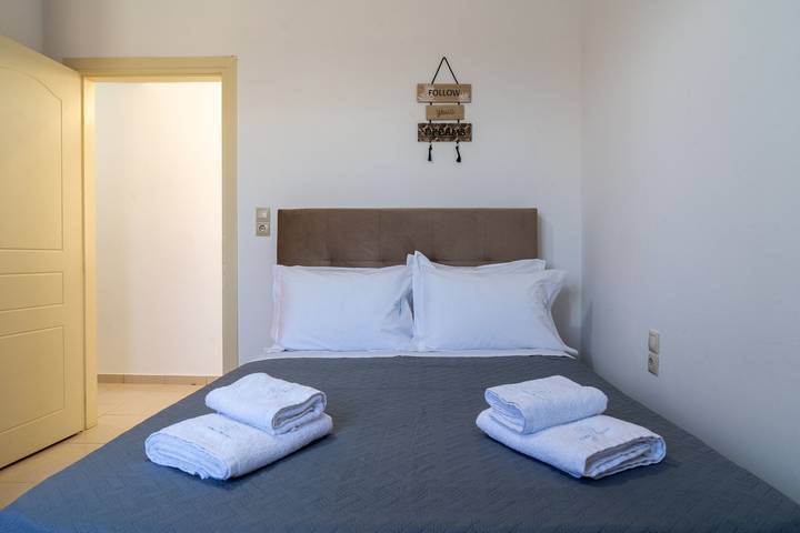 Location de vacances pour 5 personnes, avec balcon ainsi que jardin et piscine à Agios Nikolaos - 4