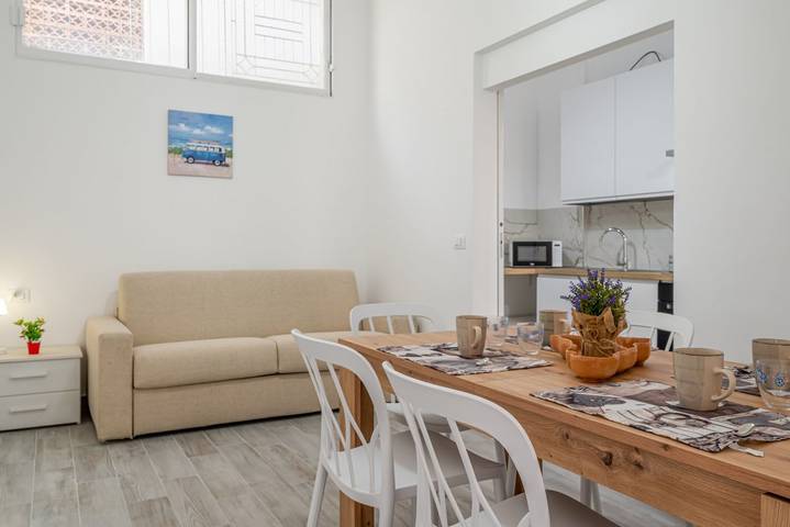 Appartamento intero, Central bright flat with terrace in Giardini Naxos in Giardini-Naxos, Provincia di Messina