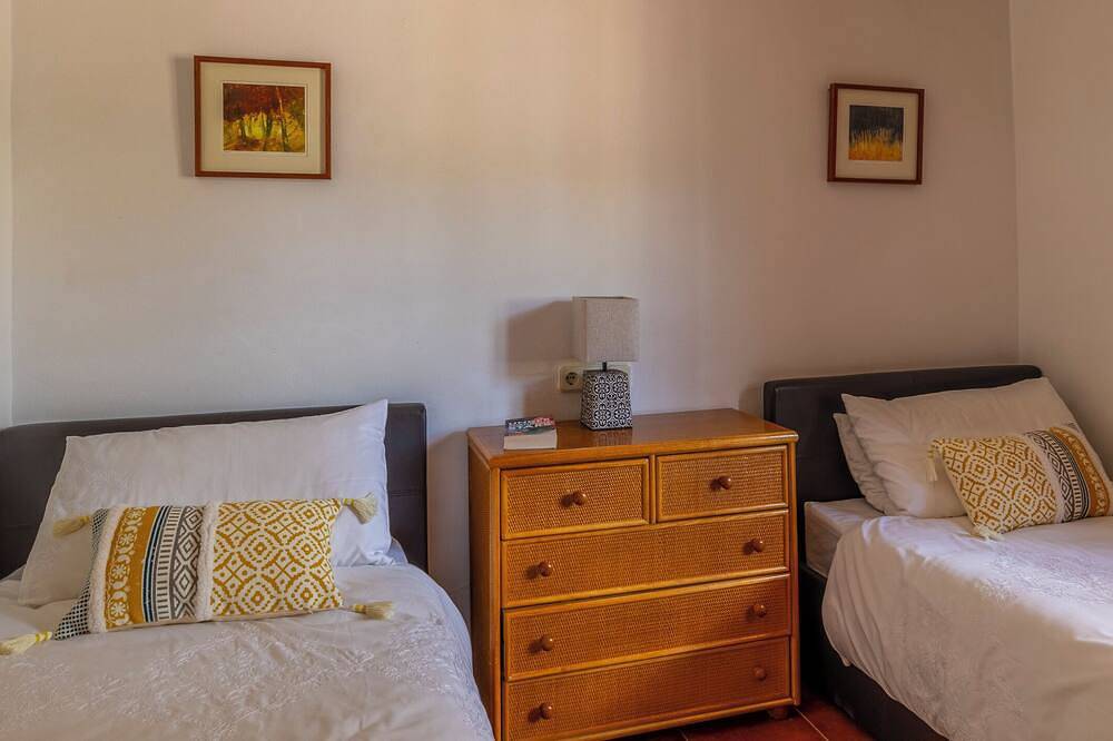 Detached Villa With Private Pool And Stunning Views 5 Minutes Walk From Village in Árchez, Málaga Province