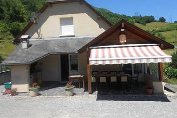 Location de vacances pour 15 personnes, avec balcon et jardin à Laruns