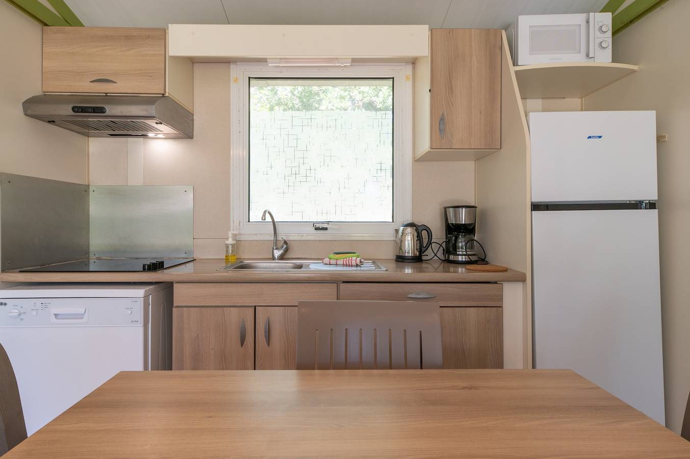 Appartement 'Rico Plage 6 Personen' met Privéterras, Gedeelde Tuin en Wi-Fi in Talasani, Corte en omgeving