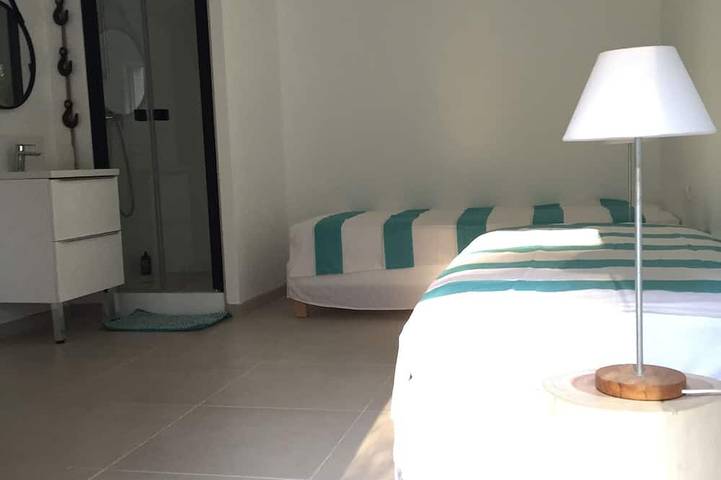 Location de vacances pour 10 personnes, avec jardin dans Plage de la Madrague (Giens) - 3