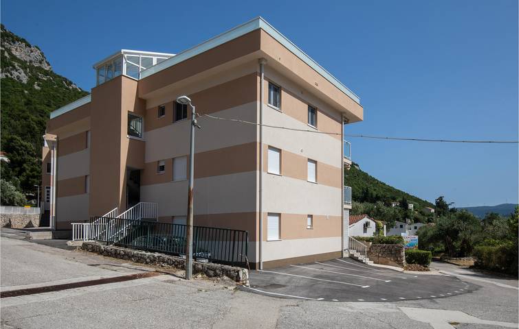 Ganze Ferienwohnung, Apartment mit Meerblick, Terrasse, Küche und WLAN – 1 km zum Strand in Klek, Dubrovnik-Neretva