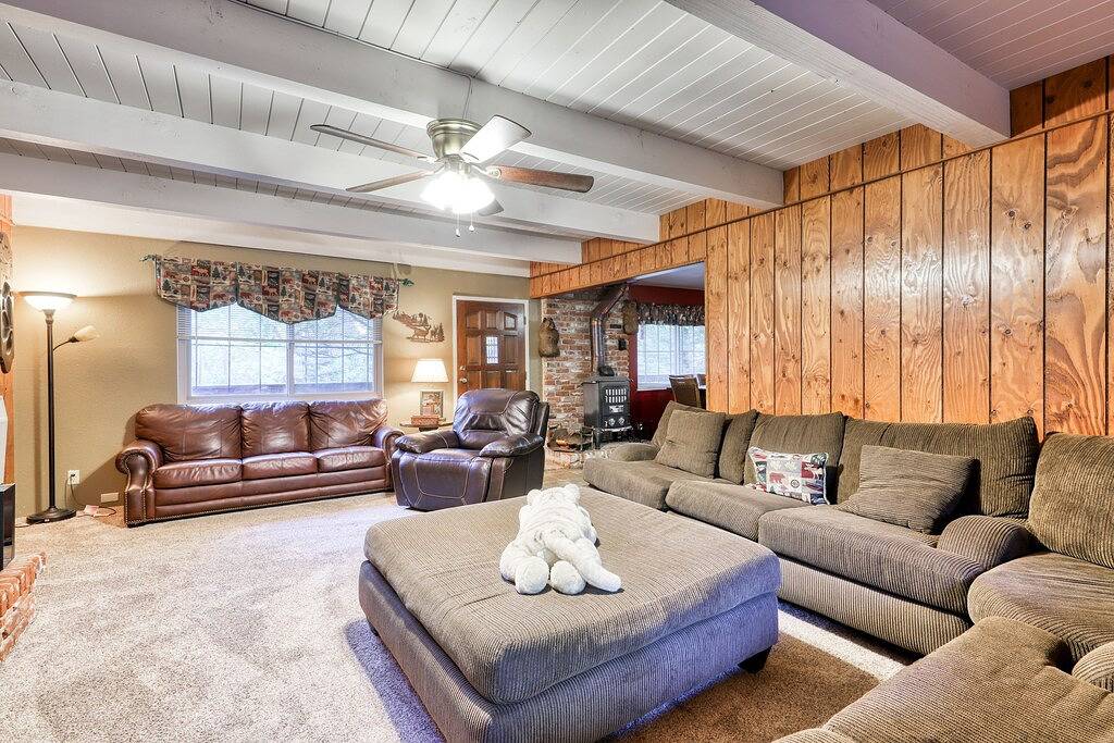 Gemütliche, familienfreundliche Hütte mit möblierter Terrasse - in der Nähe von Stadt, See und Ski in Shaver Lake, Kings Canyon Nationalpark