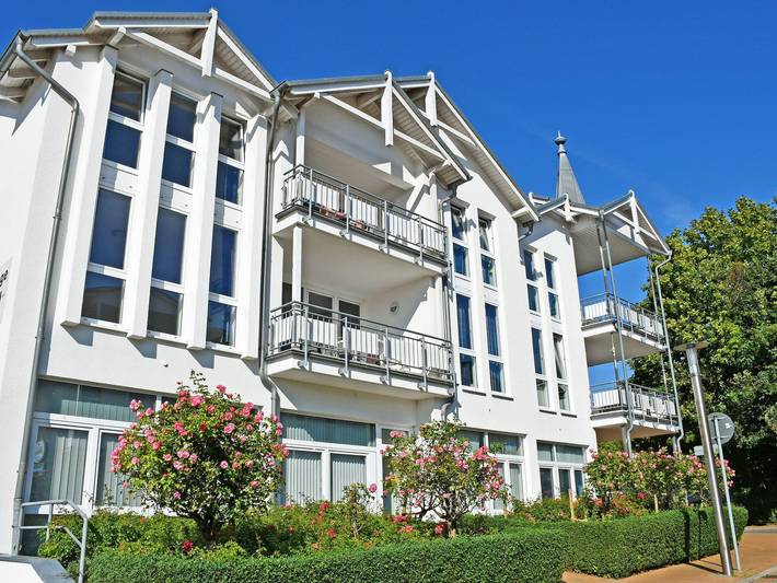 Ferienwohnung für 5 Personen, mit Balkon und Whirlpool sowie Pool und Sauna in Göhren