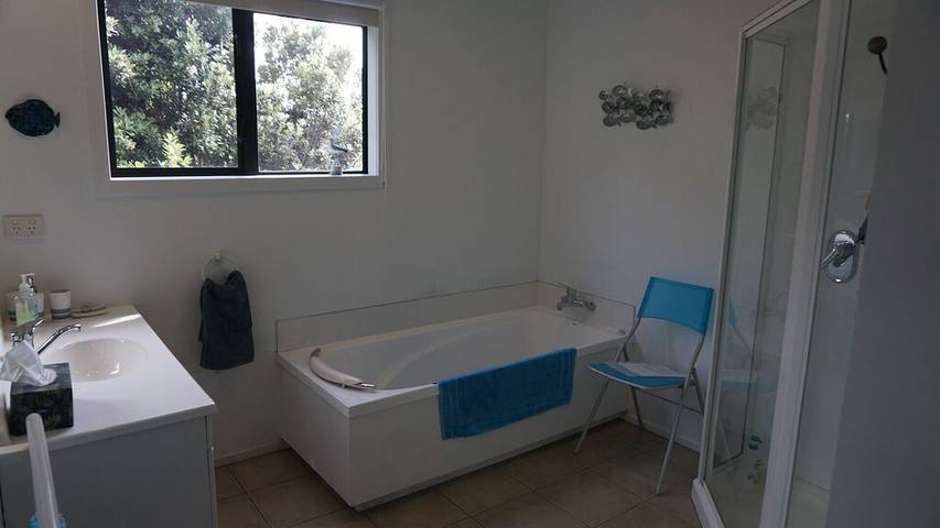 Holiday home for 6 people, with balcony on North Island New Zealand