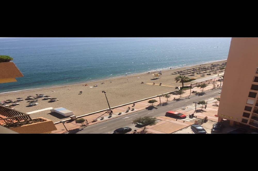 Entire apartment, 2 Bed Sea Front Apartment with sea and mountain  views, Wifi included, in Fuengirola, Costa del Sol