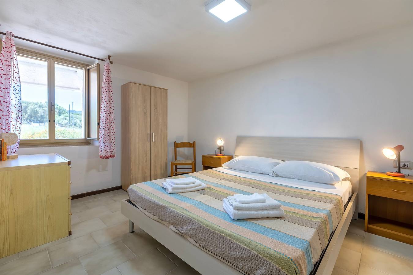 Apartamento inteiro, Apartamento 'villa singola 3' com vista montanha, Wi-Fi e ar condicionado in La Muddizza, Valledoria