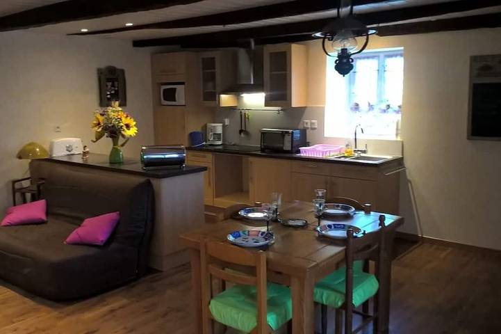 Gîte pour 3 personnes, avec terrasse à Sénergues