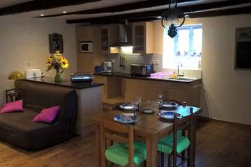 Location de vacances pour 3 personnes, avec terrasse à Sénergues