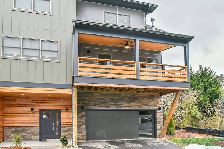 Vacation rental for 9 people, with balcony, with pets in Woodfin (NC)