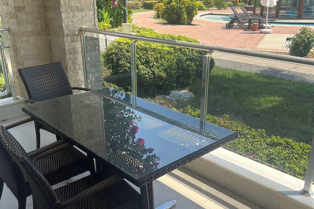 Entire apartment, Side, 3-room apartment with pool area (in&out) & balcony, long stays welcome in Side, Manavgat