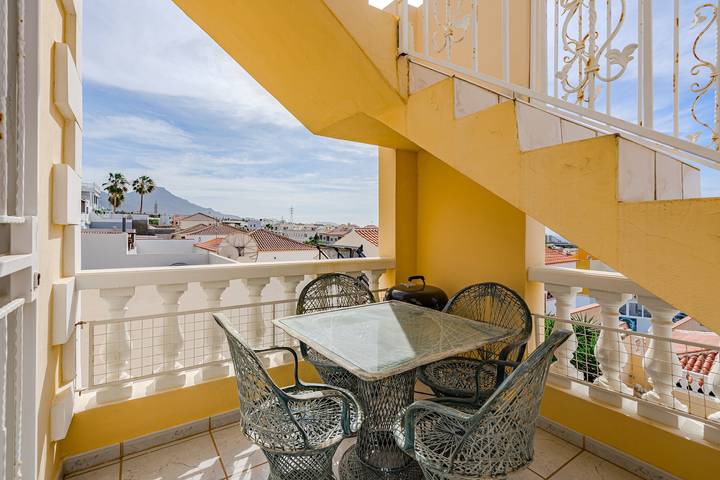 Vacation Villa 'El Yuka' with Sea View, Heated Pool, Wi-Fi and Air Conditioning in Callao Salvaje, Adeje