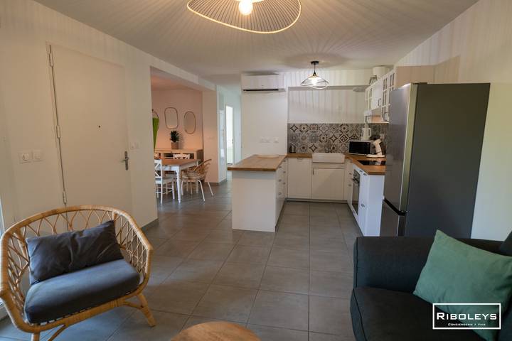 Appartement de vacances pour 6 personnes, avec Balcon et Terrasse ainsi que Jardin et Piscine dans l' Hérault - 2