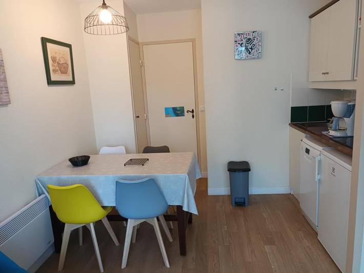 Gîte pour 4 personnes, avec terrasse ainsi que piscine et vue à Argentat - 2