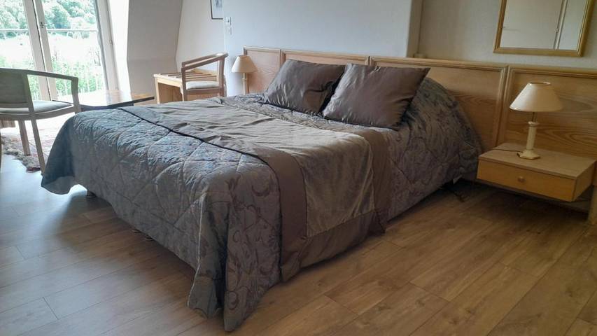 Location de vacances pour 2 personnes, avec jardin ainsi que vue et balcon à Saint-Martin-Valmeroux - 4