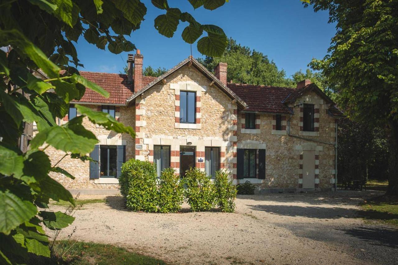 Le gîte de la forêt et le gîte du verger in Roiffé, Vallée de la Loire