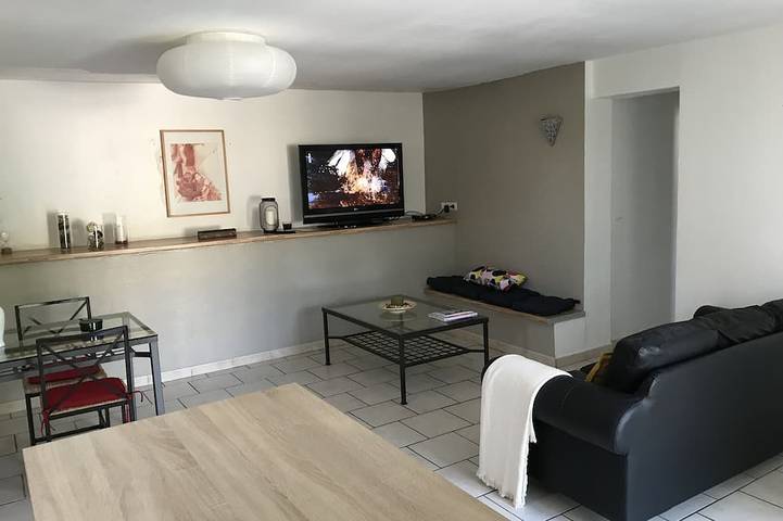 Gîte pour 5 personnes, avec jardin ainsi que jacuzzi et piscine, animaux acceptés à Saint-Julien - 4