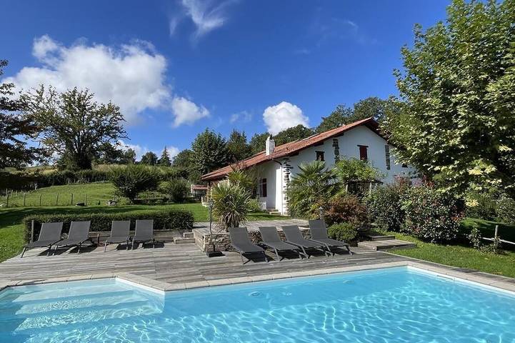 Location de vacances pour 10 personnes, avec jardin à La Bastide-Clairence