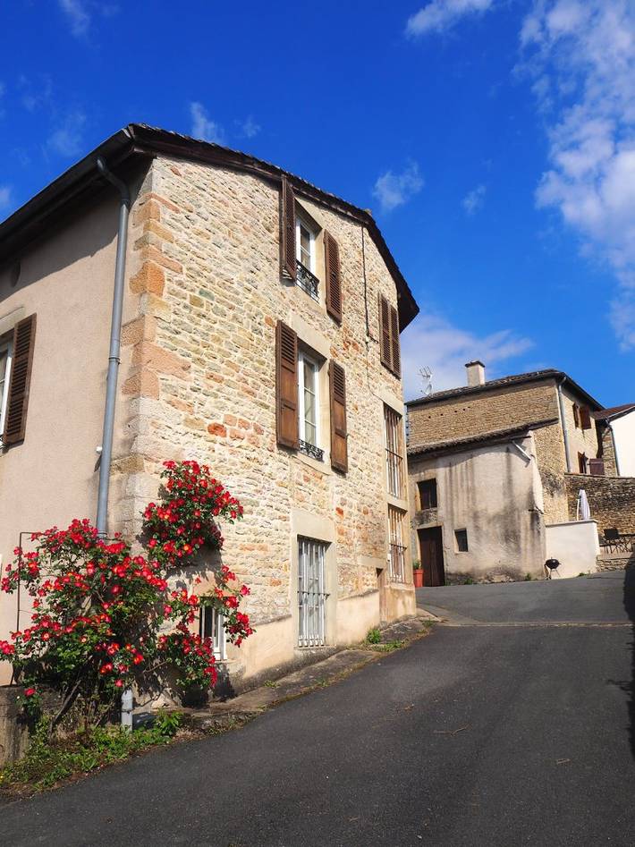 Gîte pour 4 personnes, avec terrasse dans Davayé