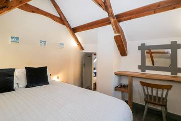 Holiday Home for 4 People in Plymouth, South West England, Photo 3