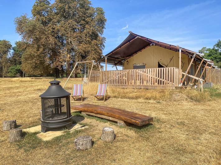 Glamping for 5 people, with garden in Oxfordshire