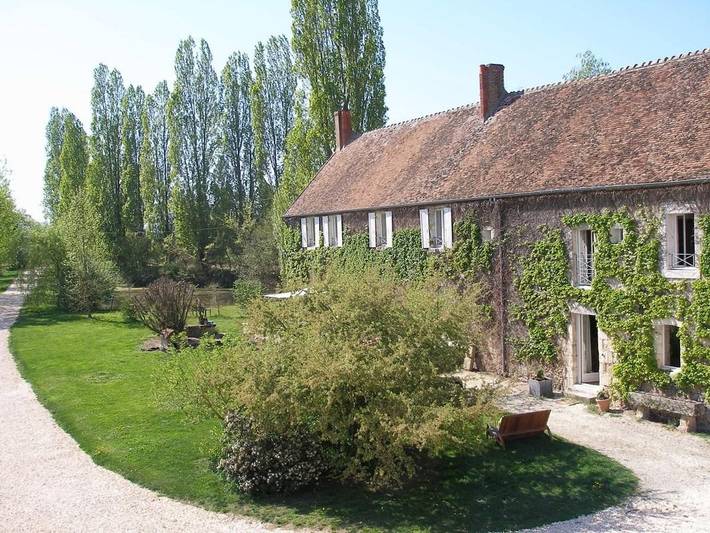 Landsitz mit Pool und geräumigen Zimmern in Tracy-sur-Loire, Loire-Tal