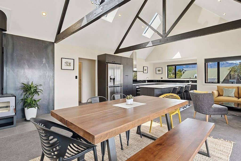 Brandneues Gebäude - in der Nähe der Stadt - 4 Schlafzimmer + 4 Badezimmer in Queenstown, Otago