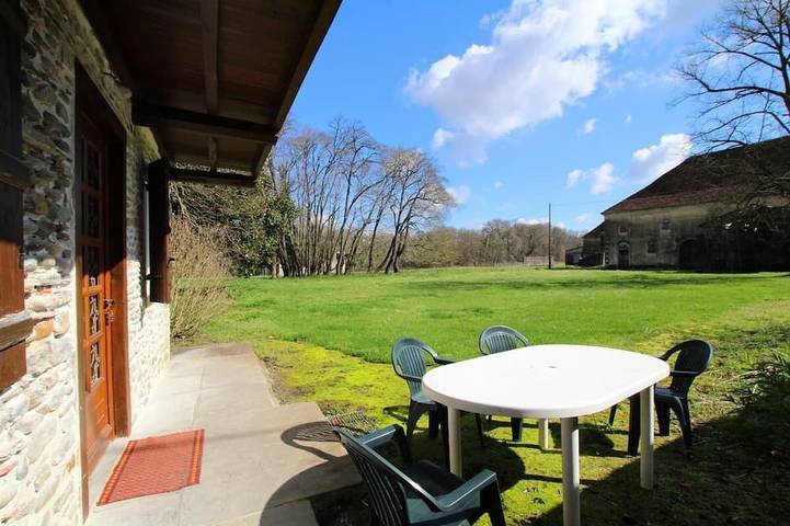 Location de vacances pour 4 personnes, avec jardin à Barraute-Camu