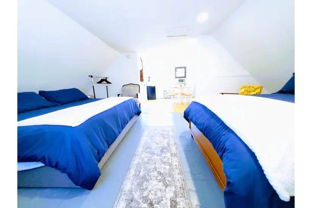 Alluring 3 Bedroom 🏡 ➕️ Jacuzzi jet tub in Madison, Dane County