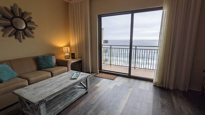 Vacation rental for 4 people, with hot tub and pool as well as balcony in Panama City Beach