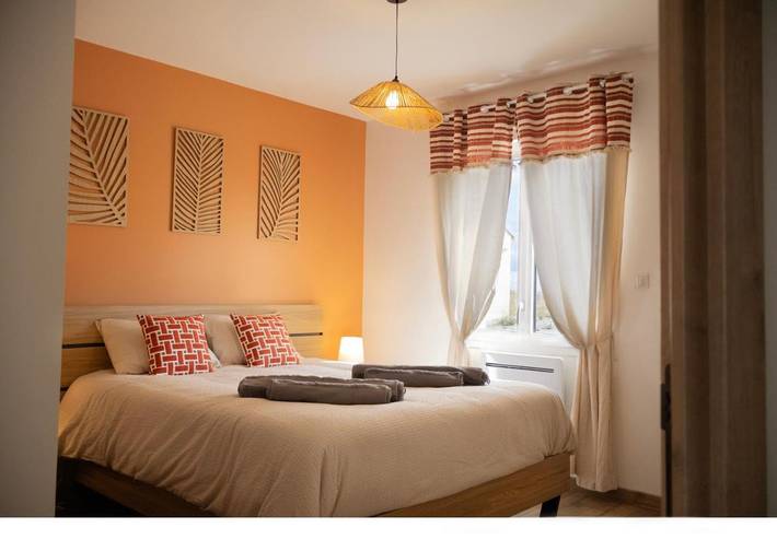 Location de vacances pour 6 personnes, avec Terrasse ainsi que Jardin et Vue à Saint-Angeau