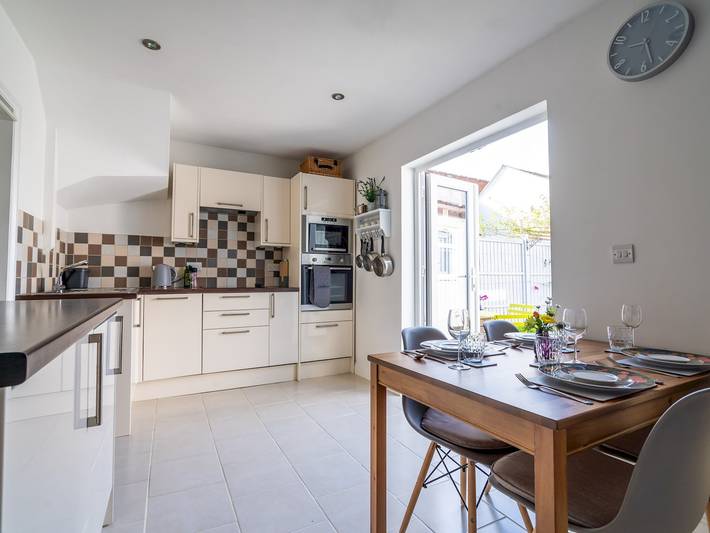 Bath Road Retreat  2 bedrooms with  garden - Pass the Keys in Cheltenham, Gloucestershire