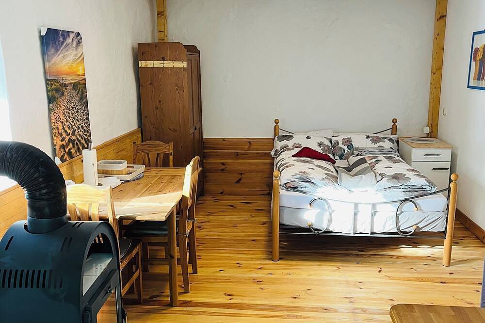 Ganze Wohnung, Gemütliche Ferienwohnung mit Kaminofen, Renoviert+rustikal in Liepen, Neetzow-Liepen