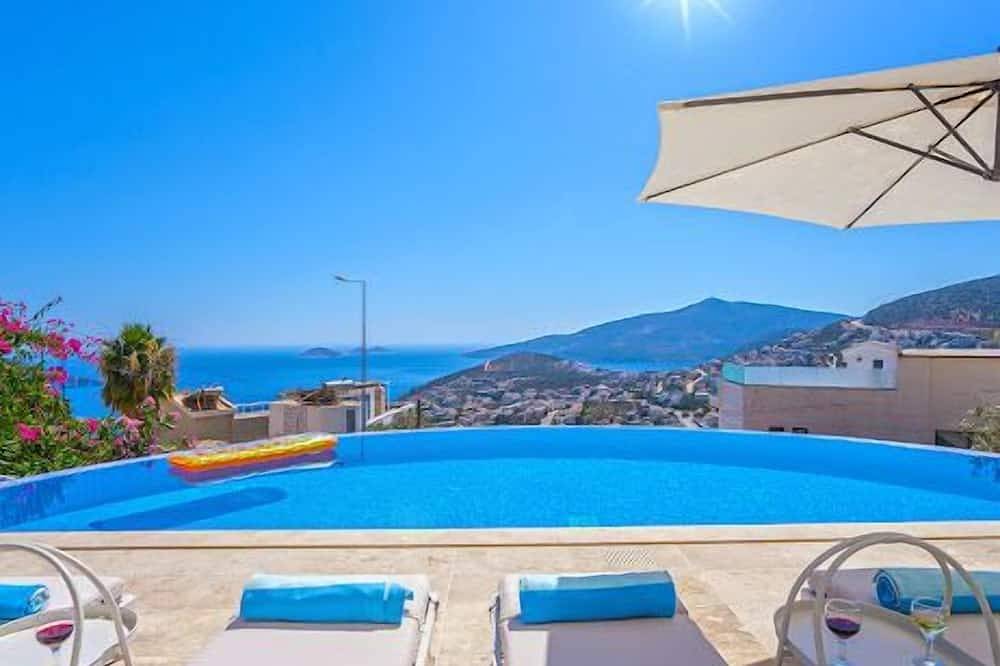 Luxuriöse, einzigartig gestaltete Villa mit privatem Infinity-Pool und Blick auf Omg! in Kaş, Saklıkent
