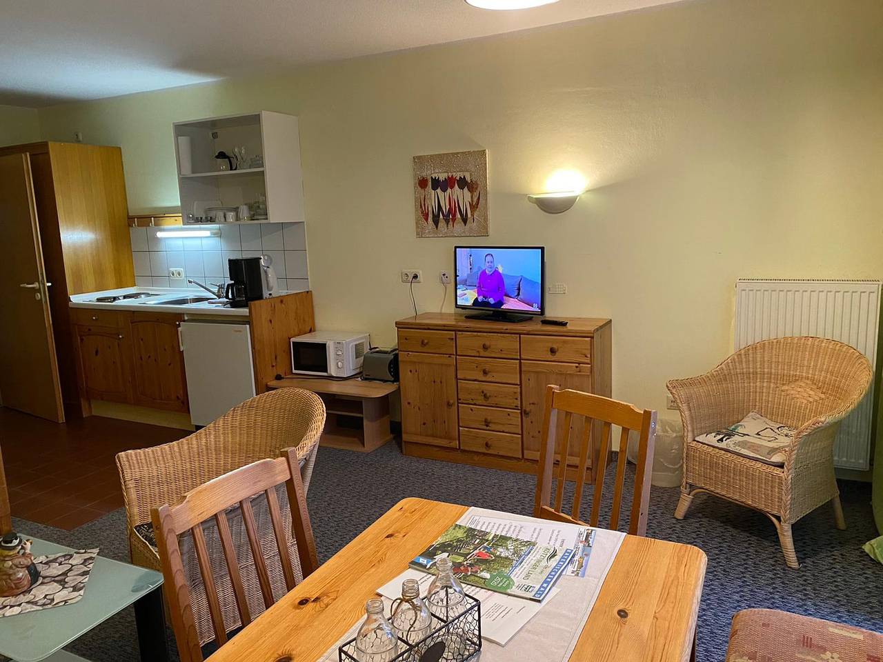 Ganze Ferienwohnung, Rolligerechtes Appartement mit Terrasse und Garten in Zandt, Ostbayern