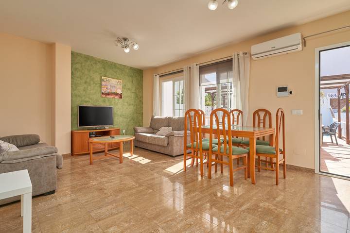 Entire apartment, Holiday Apartment "Vivienda Con Piscina" with Private Pool, 3 Terraces & Wi-Fi in Nerja Centre, Nerja