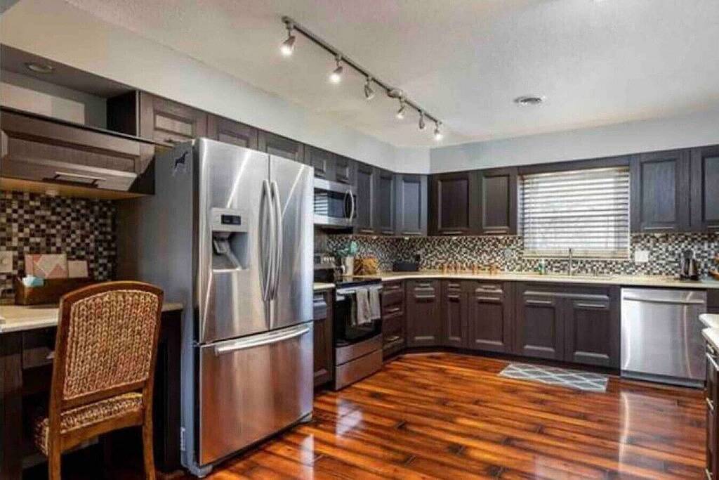 Contemporary & Cheerful Great choice for families in Greensboro, Guilford County