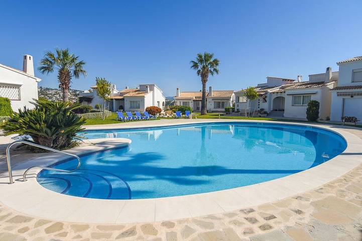 Ferienhaus für 6 Personen, mit Kinderpool und Pool sowie Balkon und Garten - 1