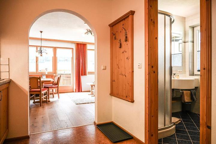 Gîte pour 4 personnes, avec sauna ainsi que jardin et vue, adapté aux familles à Holzgau - 4