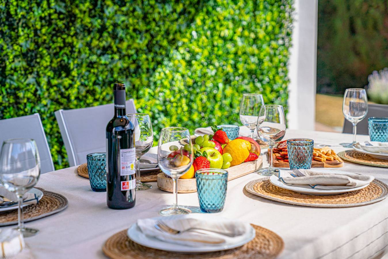 Wonderful villa with Heated Pool in Marbella West, Marbella