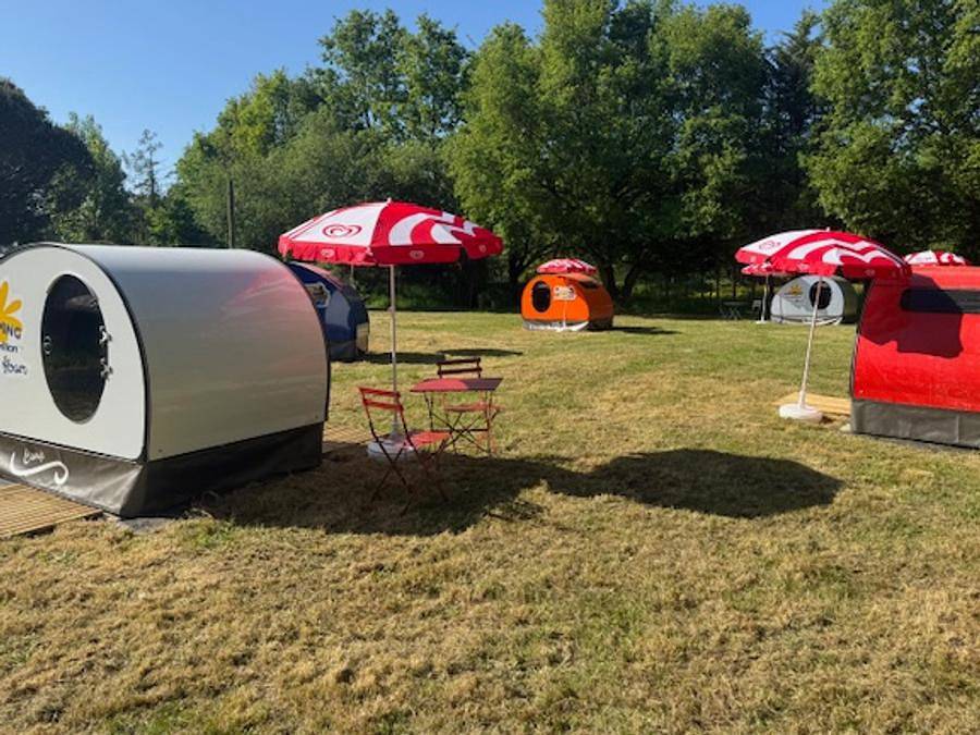 Flower Camping Le Pavillon - Unterkunft 2 personen - Cosy Mobil Atypisch (1 Schlaf - 2 Pers.) (ohne Sanitäranlagen) + Sonnenschirm + Stühle 1/2 Pers. in La Mothe-Achard, Loire-Tal