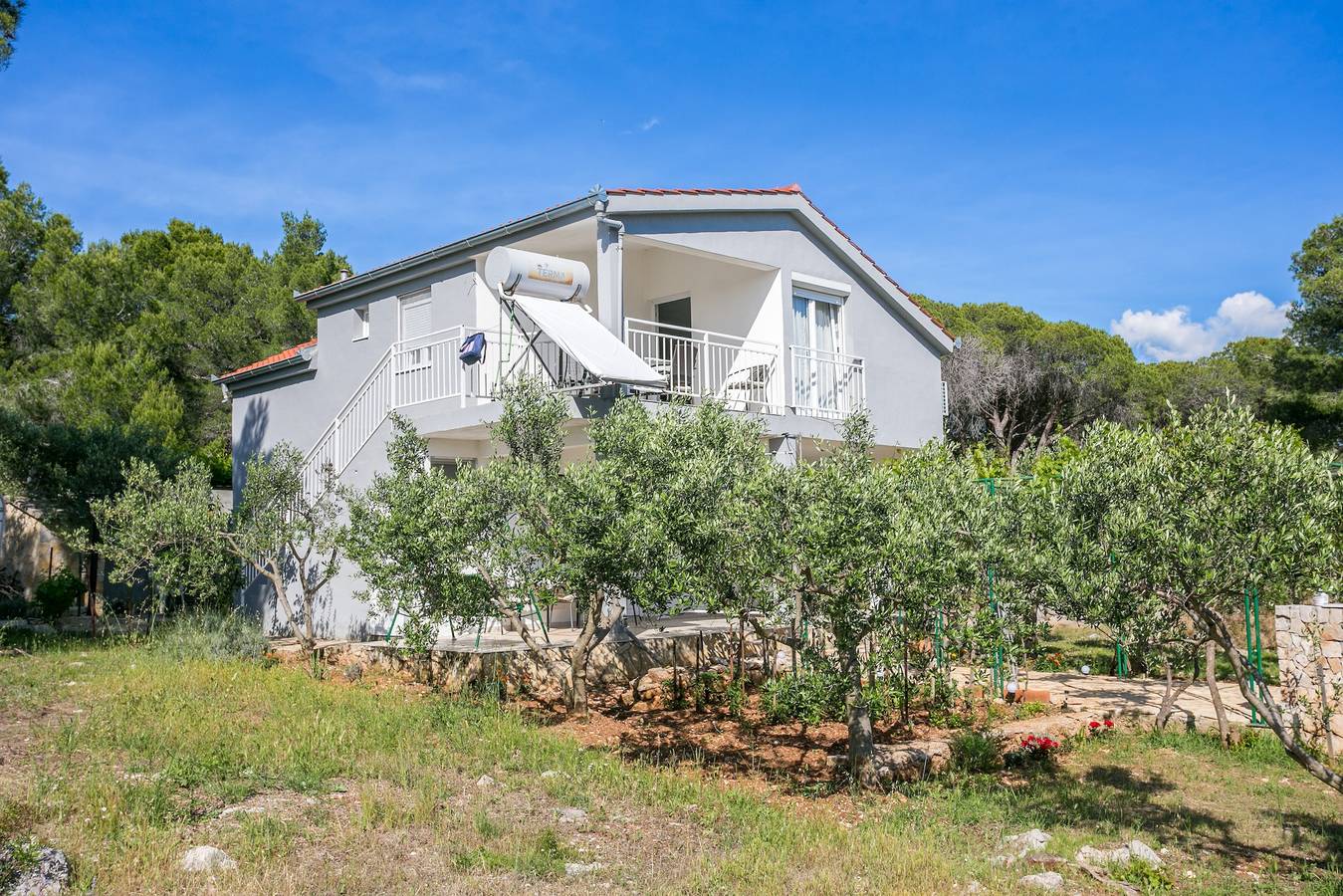 Ganze Wohnung, 1-Zimmer-Ferienwohnung mit Terrasse und Meerblick Bucht Smrčeva, Brac A-20193-a in Milna, Brac