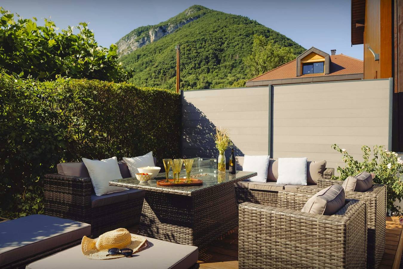 Villa for 12 with furnished terraces near lake - Ovo Network in Menthon-Saint-Bernard, Annecy und Umgebung
