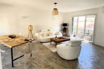 Gîte pour 4 personnes, avec terrasse dans Office de Tourisme Sainte Maxime