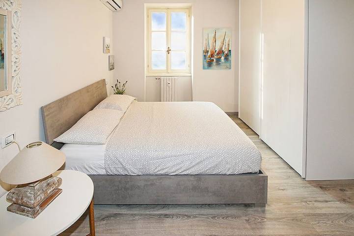 Appartamento intero, Casa Ariel, in piazza a Colico, Lago di Como, Como Lake in Colico, Alpi Orobie Occidentali